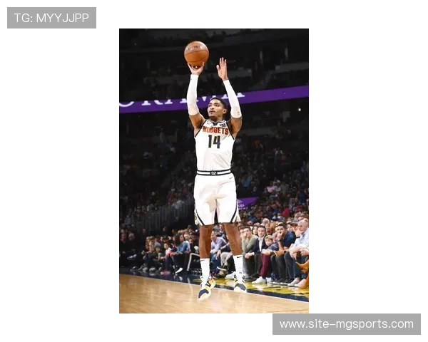 约基奇高位策应结合低位单打，全面技术破解海斯防守对位